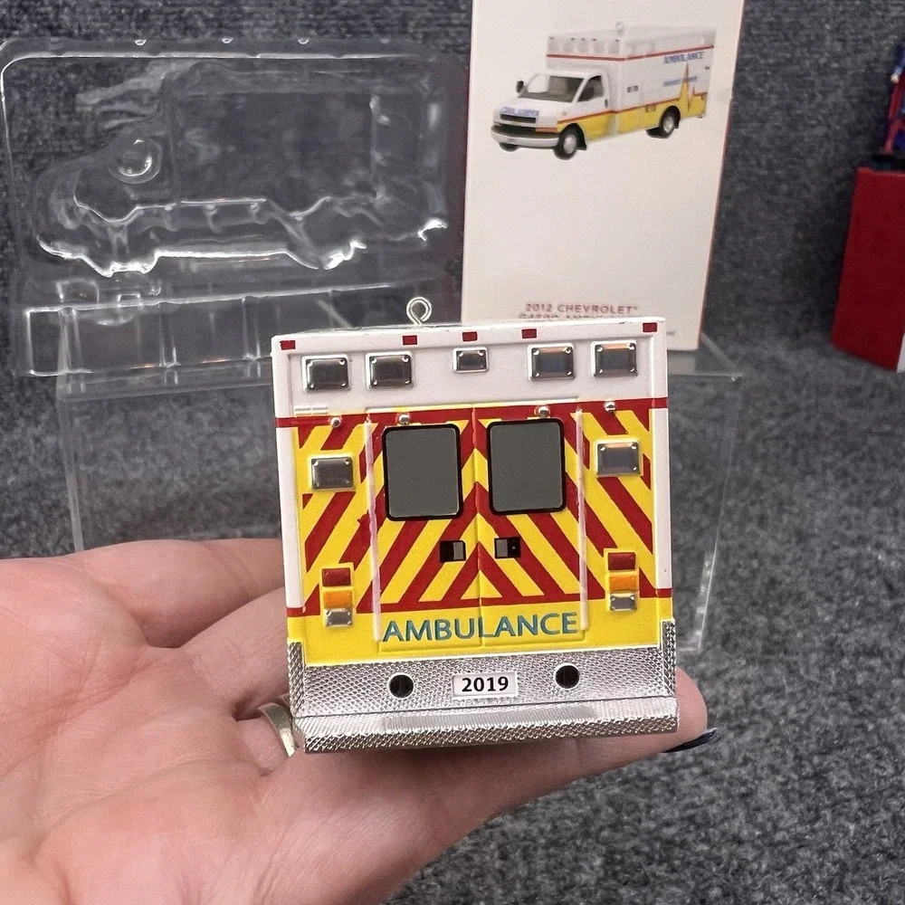 2019 Hallmark 2012 Chevrolet G4500 Ambulance EMS Paramedic Keepsake Ornament New